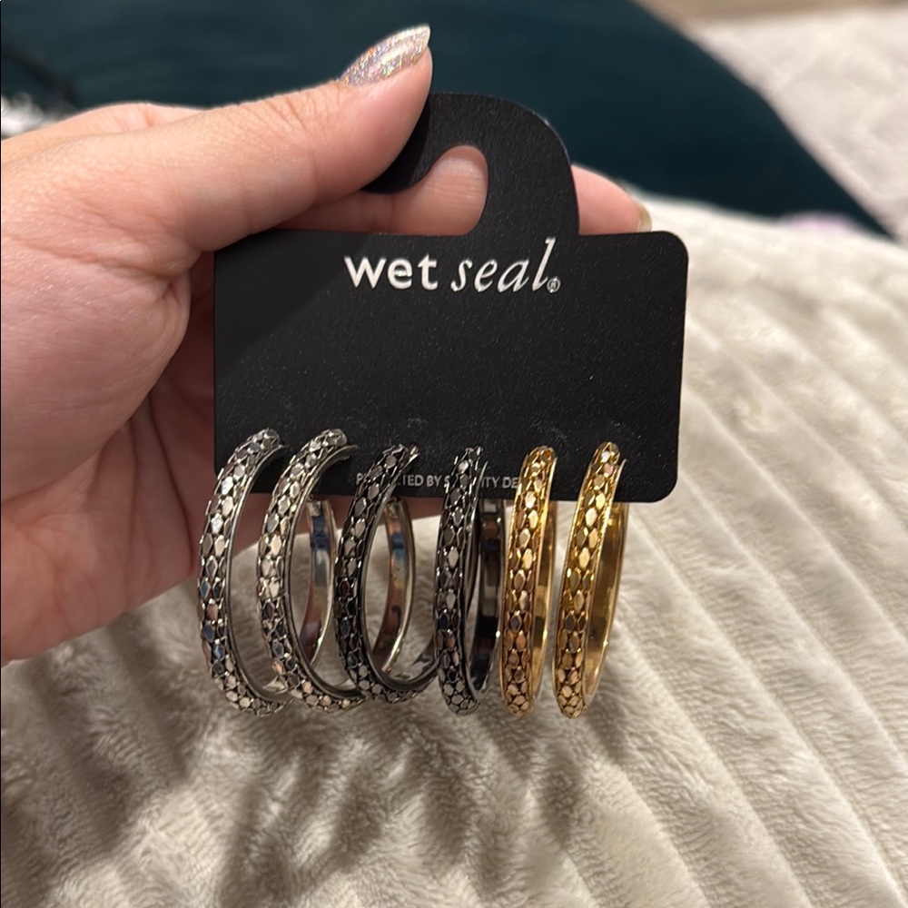 Wet Seal Textured Hoop Earring Set